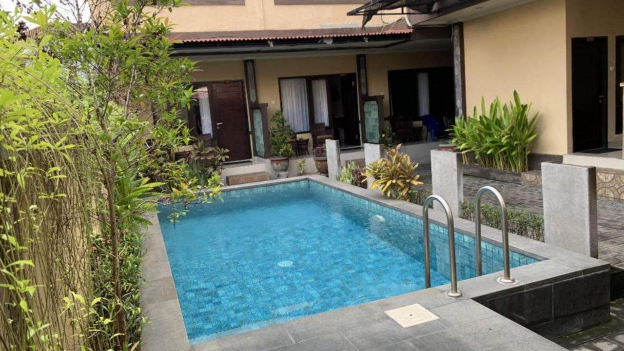 Taxa Uma Guest House Kuta Lombok Esterno foto